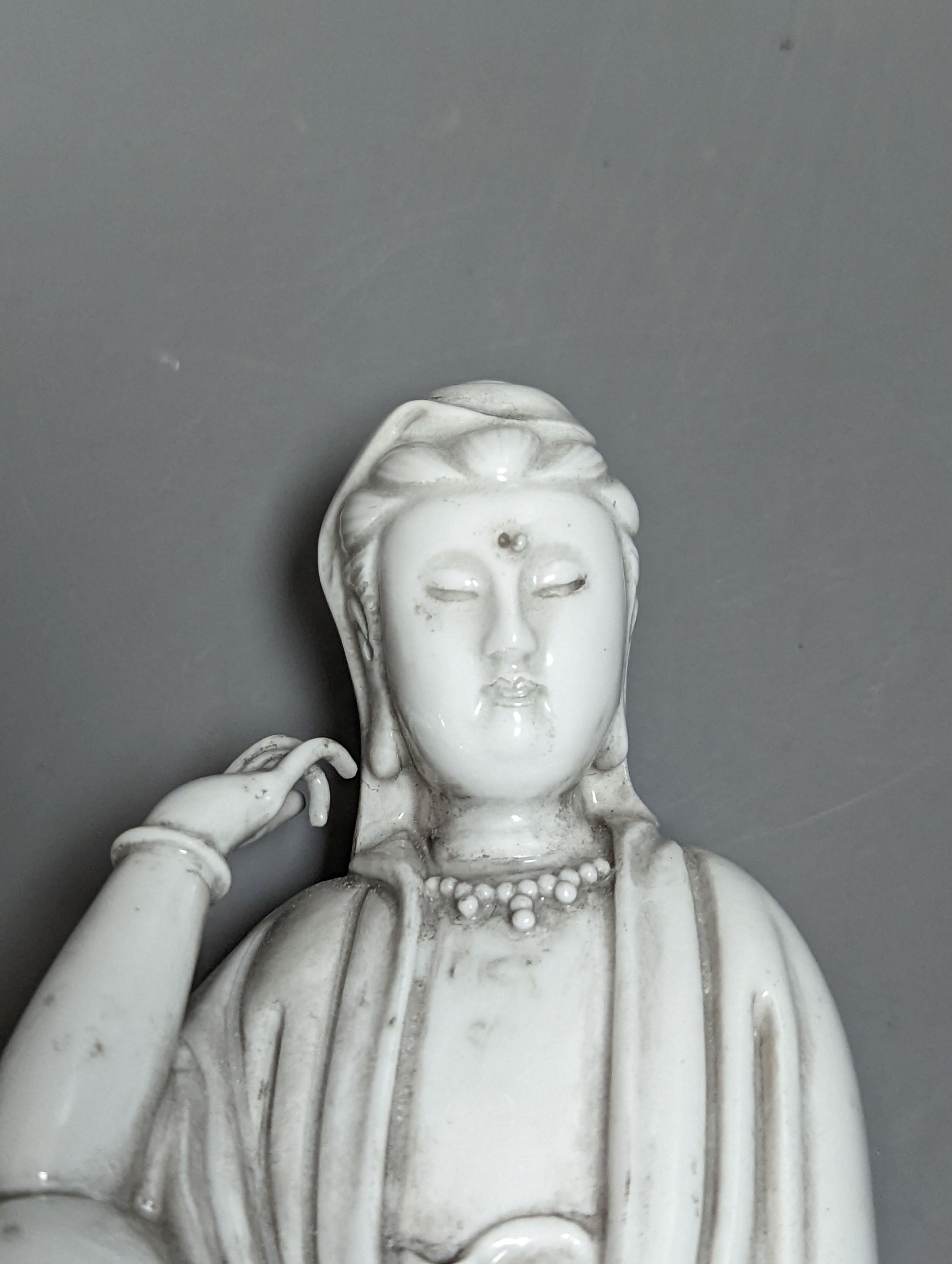 A Chinese blanc de chine figure of Guanyin 13cm